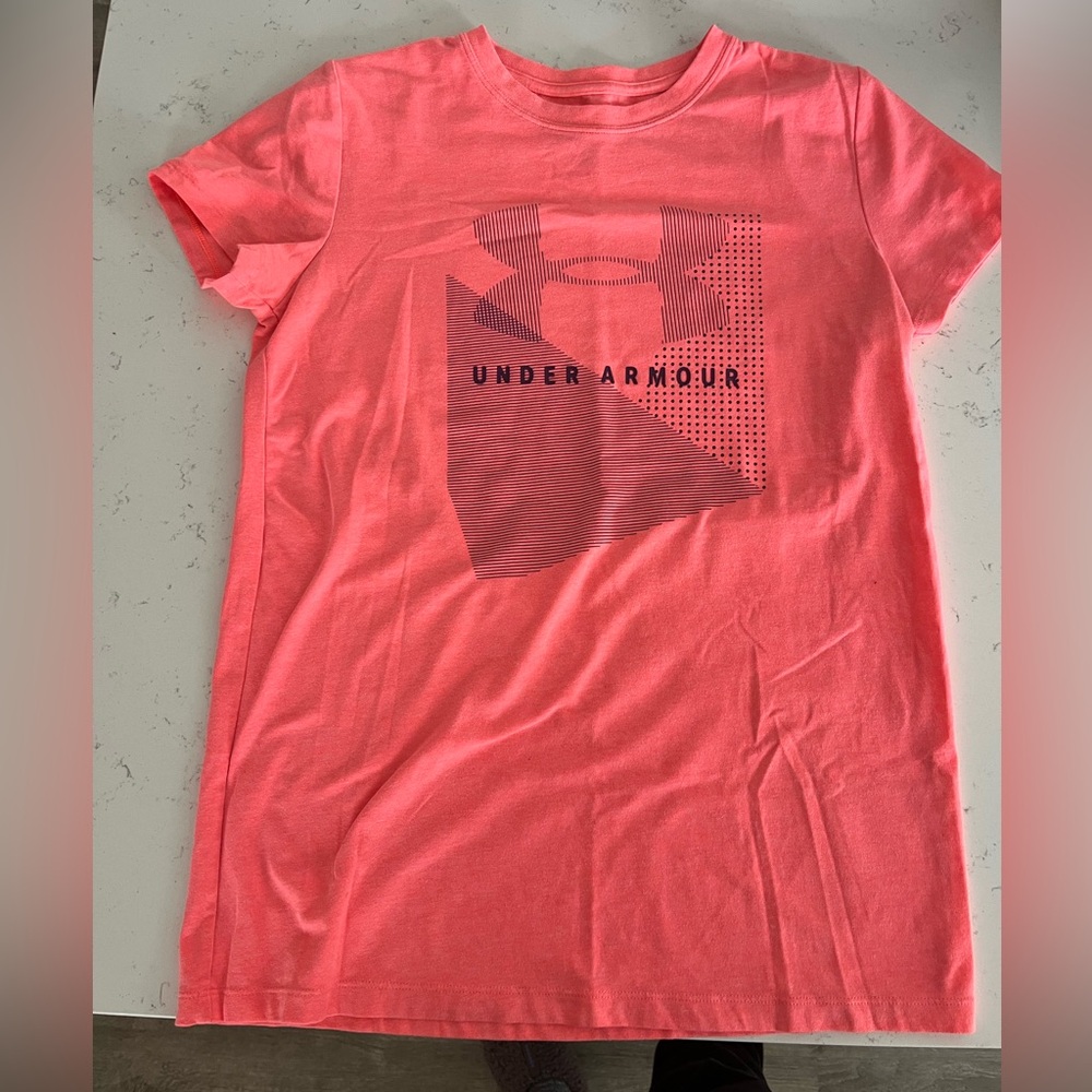 Under Armour tshirt, size Small, EUC